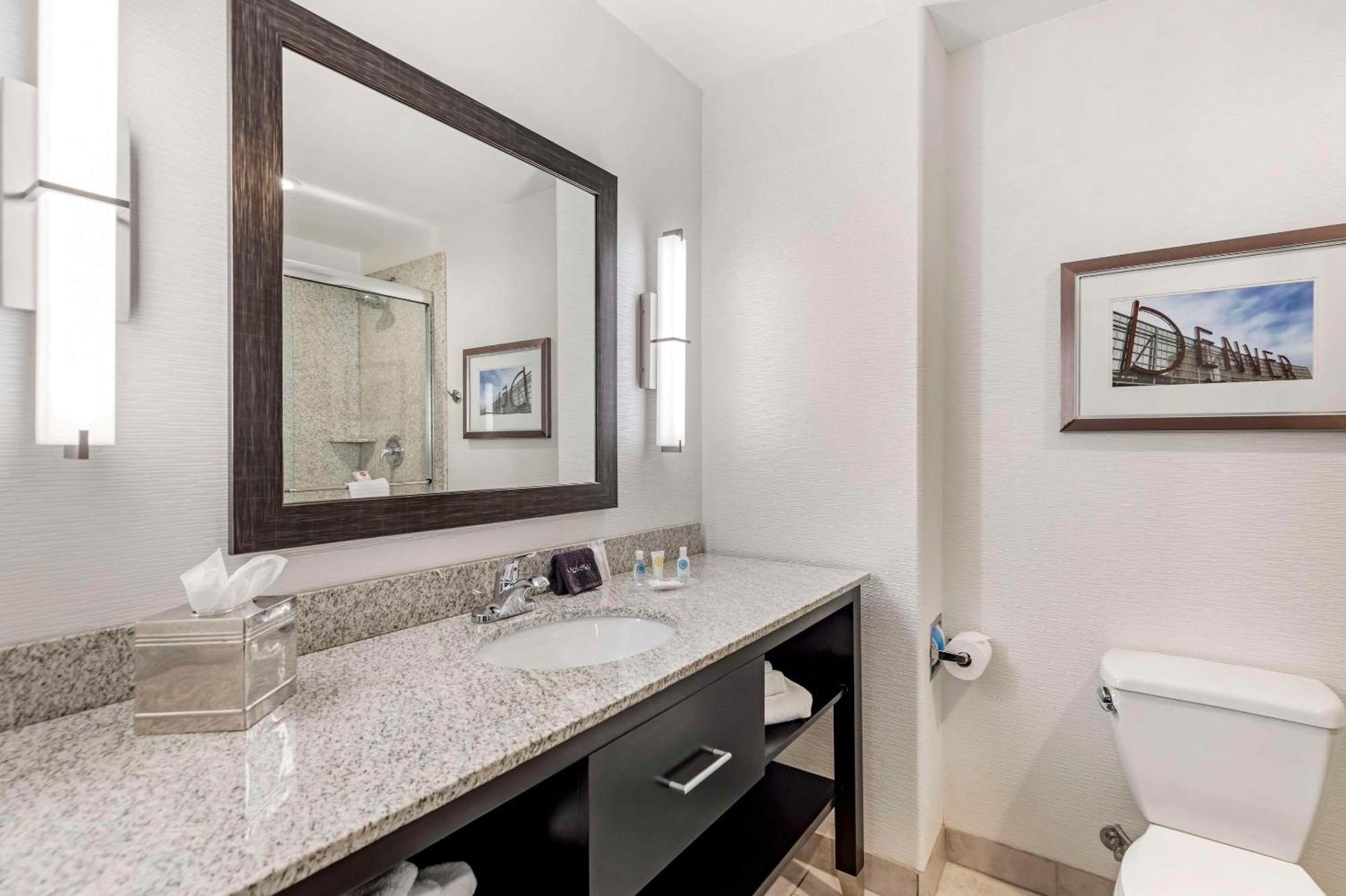 Comfort & Denver Ne Medical Center Hotel